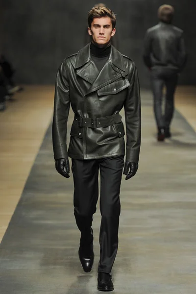 Look 17